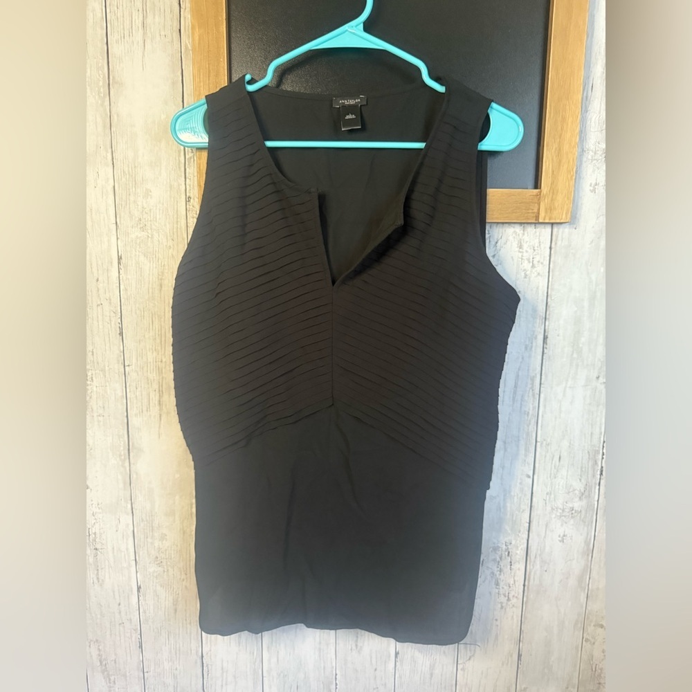 Women’s Ann Taylor Factory Sleeveless Black L V Neck Blouse Career Separate Top